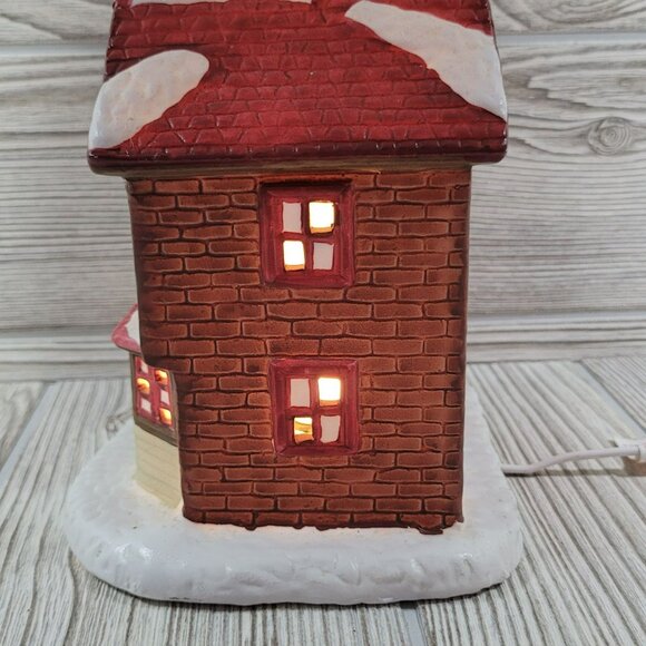 Christmas Village Illuminated House Home Lighted‎ Windows Red Roof Wreath Vtg - Picture 6 of 7